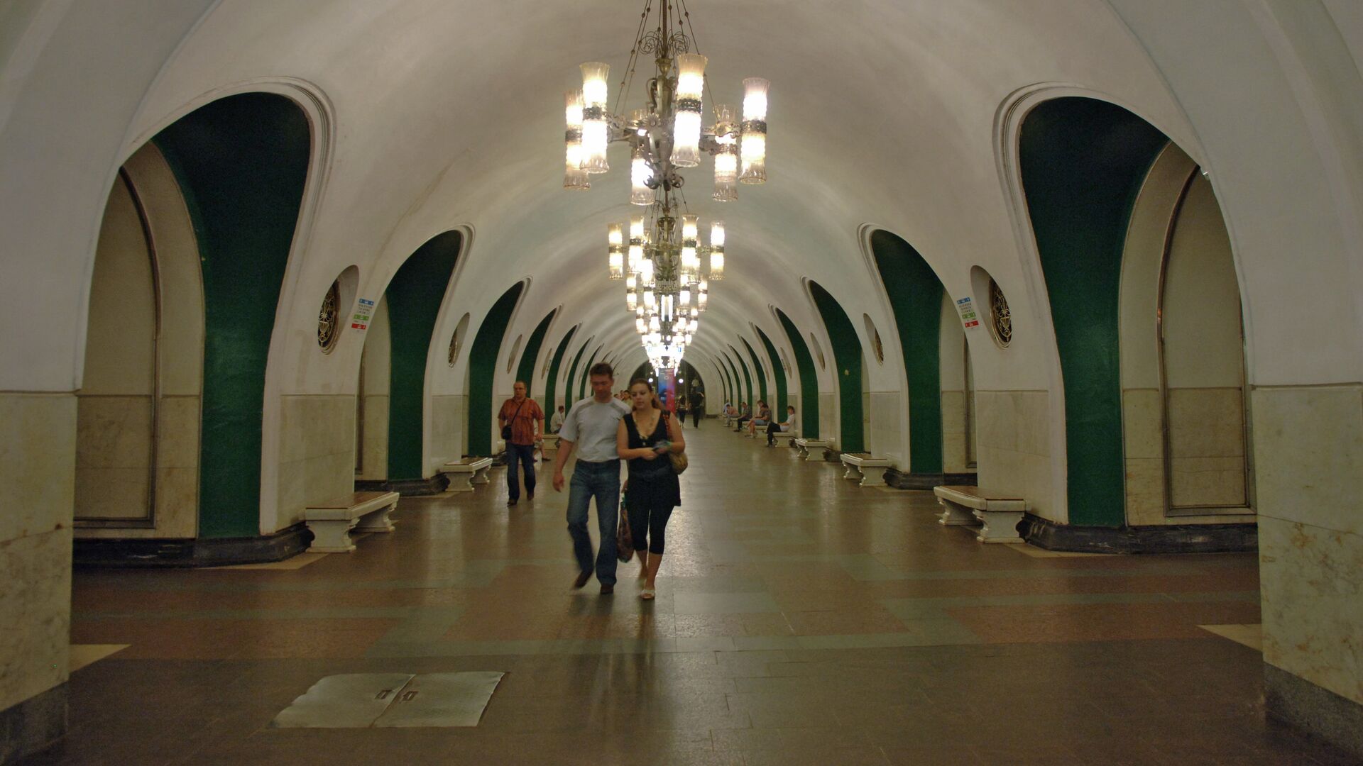 Вднх в москве метро. Московский метрополитен станция ВДНХ. Станция метро ВДНХ Москва. Метро ВДНХ вестибюль. Вестибюль станции ВДНХ.