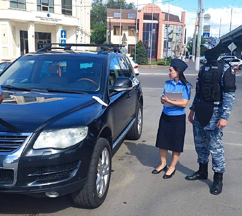 В Астрахани должник случайно сообщил о наличии иномарки и лишился ее