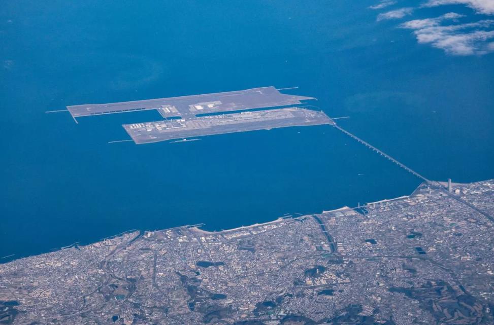 Самый удаленный аэропорт мира в океане по-прежнему принимает 20 миллионов пассажиров в год