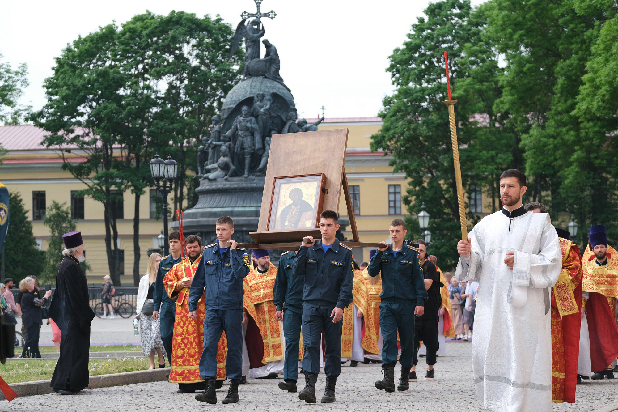 Александр Невский крестный ход