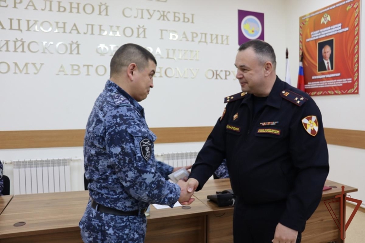 На Чукотке сотрудники Росгвардии награждены медалями «За спасение»
