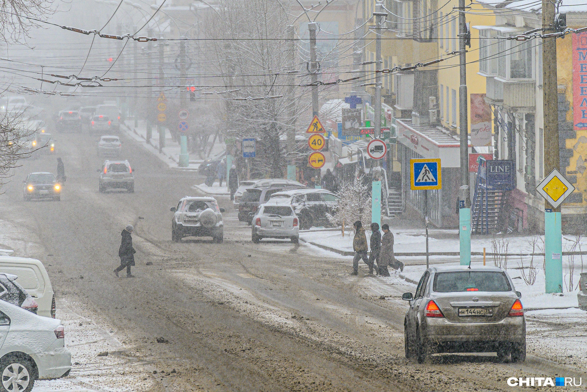 снег в москве весной