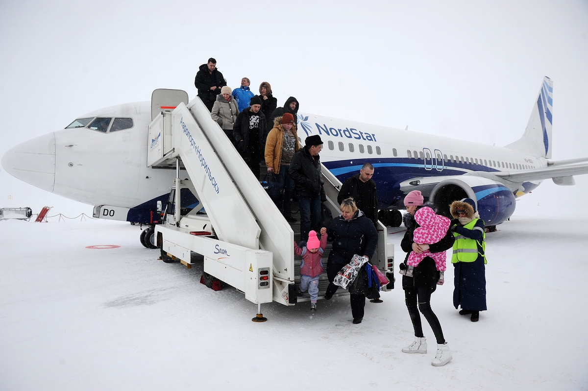 Самолет Нордстар. Аэропорт Норильск. Представительство Нордстар в Норильске. Аэропорт Нордстар Норильск взлет.