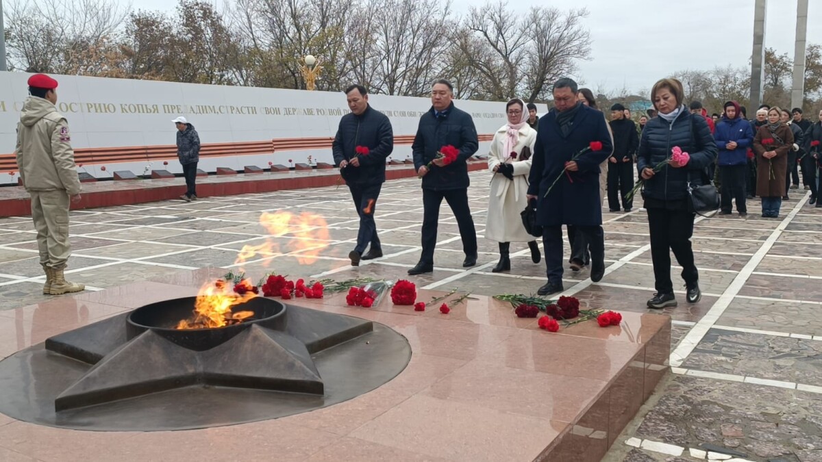 В Элисте почтили память воинов 110-й Отдельной Калмыцкой кавалерийской дивизии