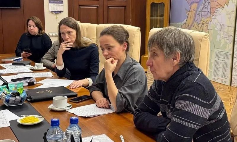 ​Губернатор Михаил Евраев встретился с актерами Ярославского театра кукол