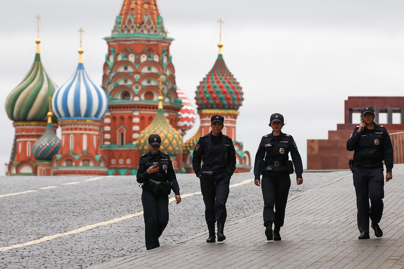 полицейские в москве