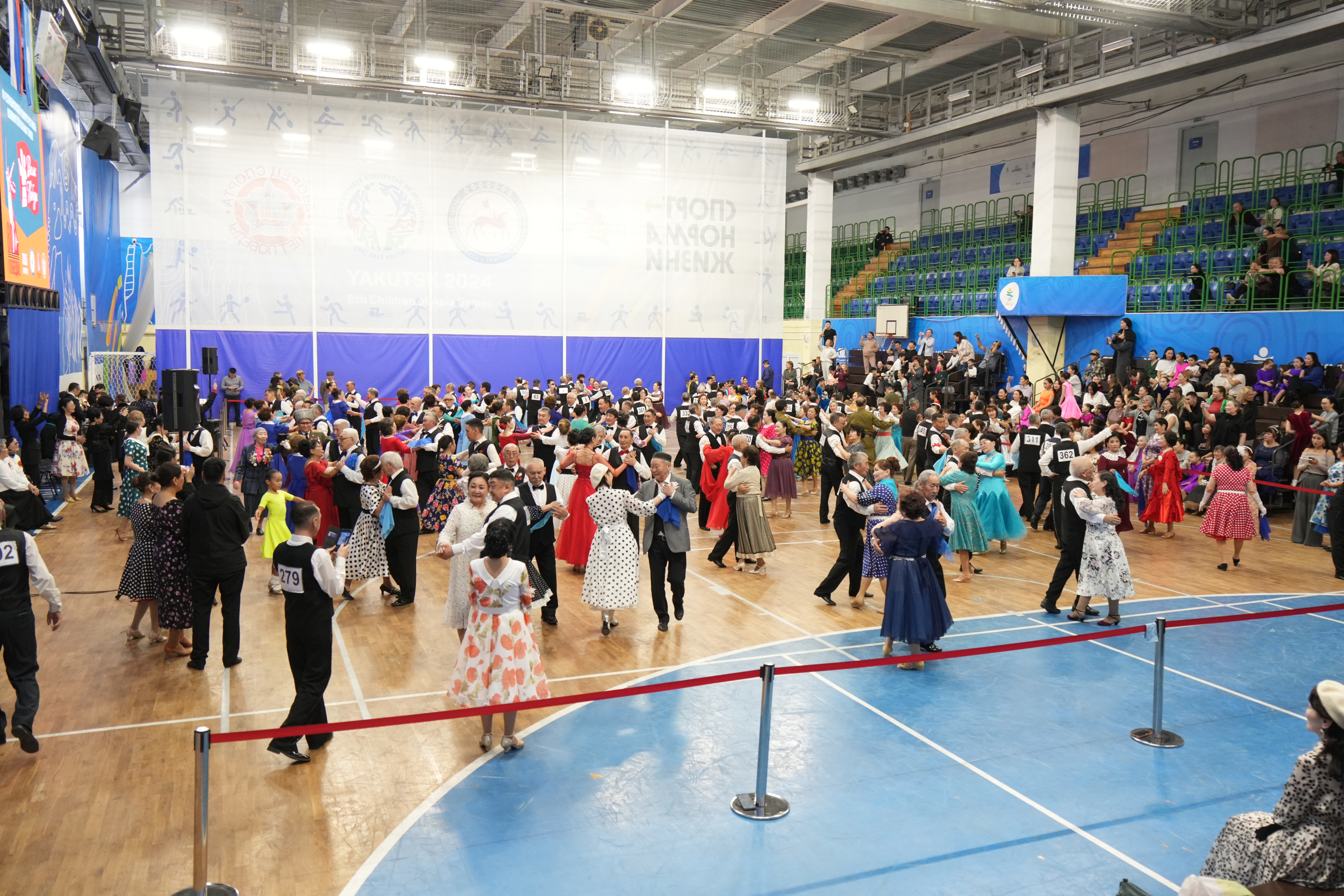 В Якутске состоялся конкурс-фестиваль «Вальс Победы» 