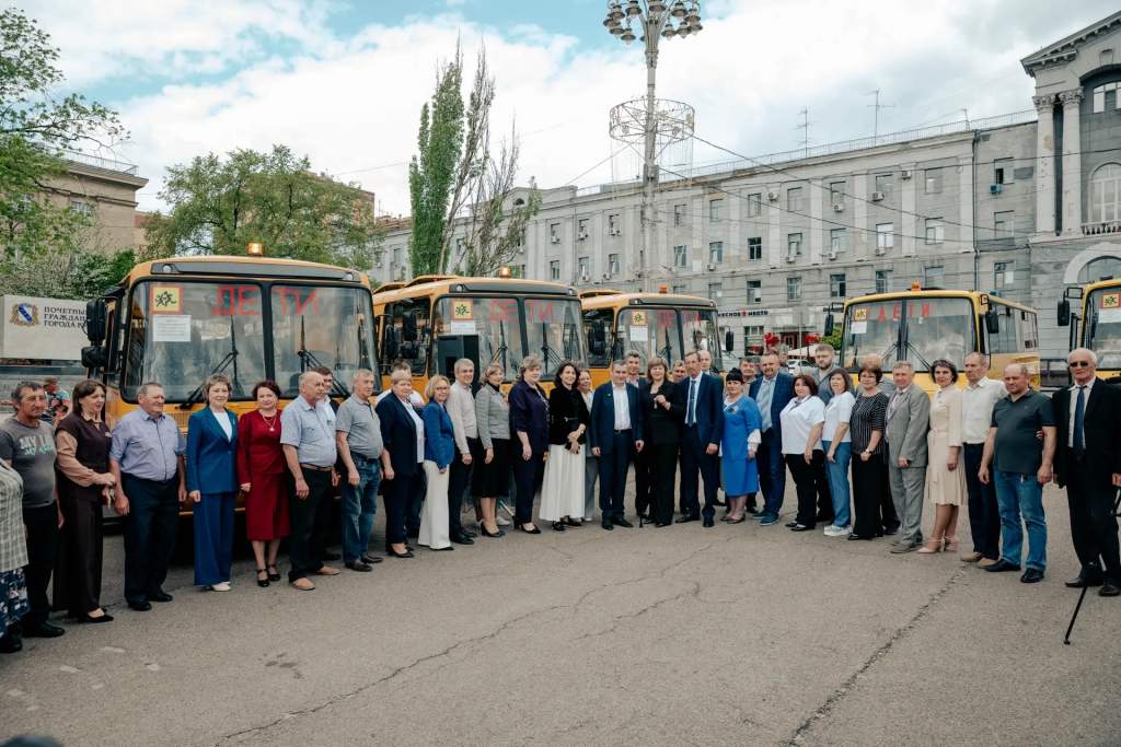 Сельские школы Курской области получили 23 новых автобуса