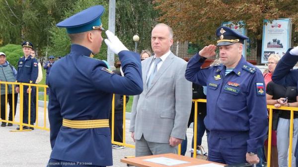 В РВВДКУ вручили дипломы младшим лейтенантам