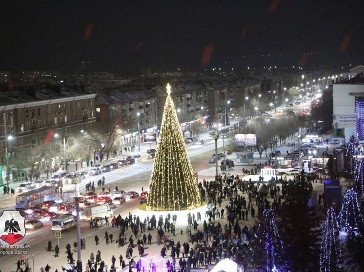 В Орске открылась главная ёлка города