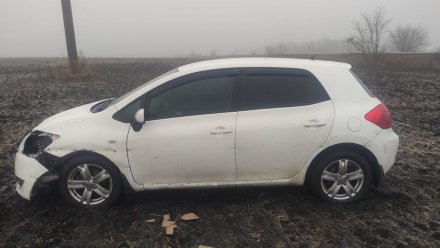 Иномарка вылетела в кювет на воронежской трассе: пострадала водитель