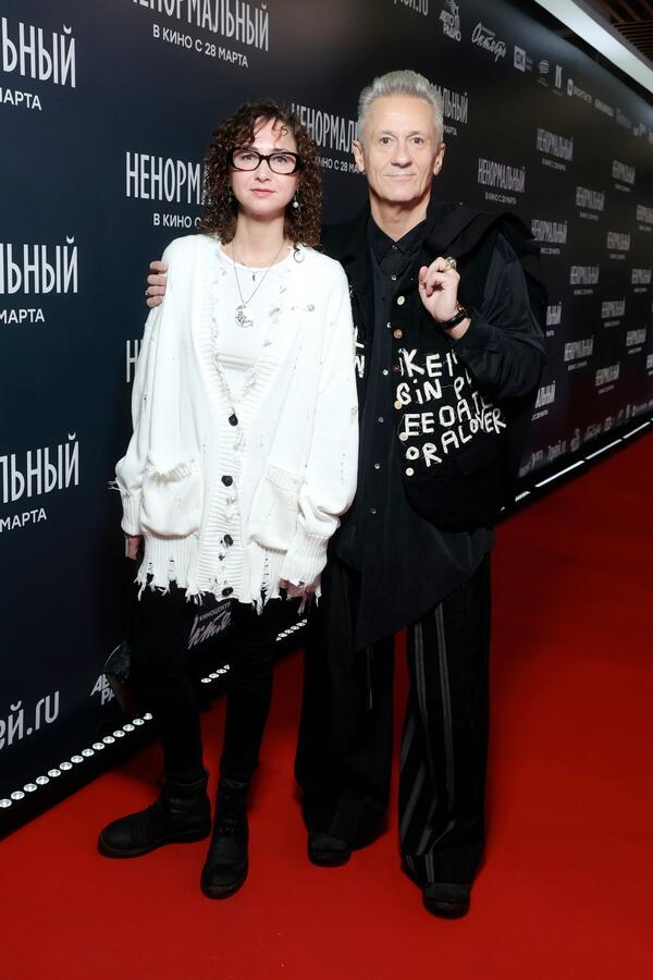 Олег Меньшиков с супругой Анастасией Черновой фото