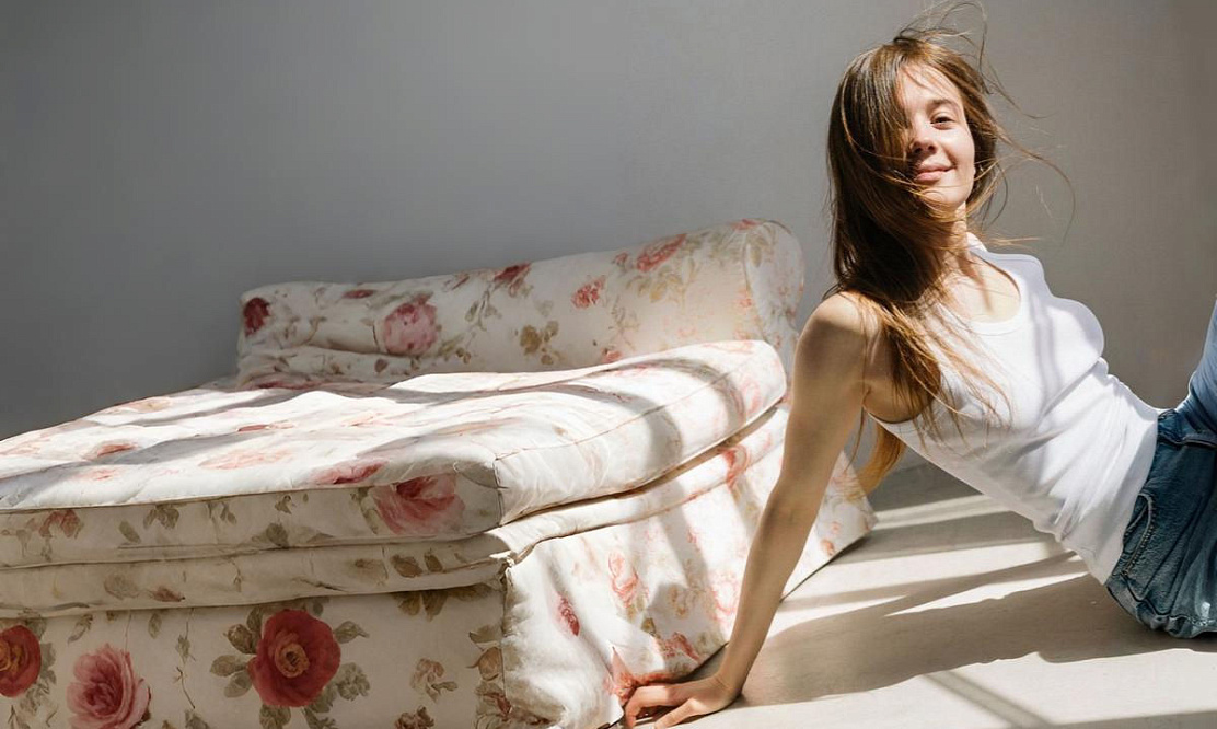 «Секунды счастья достаточно»: актриса Евгения Леонова о работе с Евгением Цыгановым и съемках «Семейного счастья»