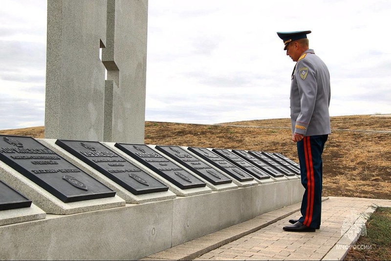 Службе — присягаем, долг — исполняем: курсанты-спасатели первого курса Донецкого института ГПС МЧС России дали клятву на верность Отечеству