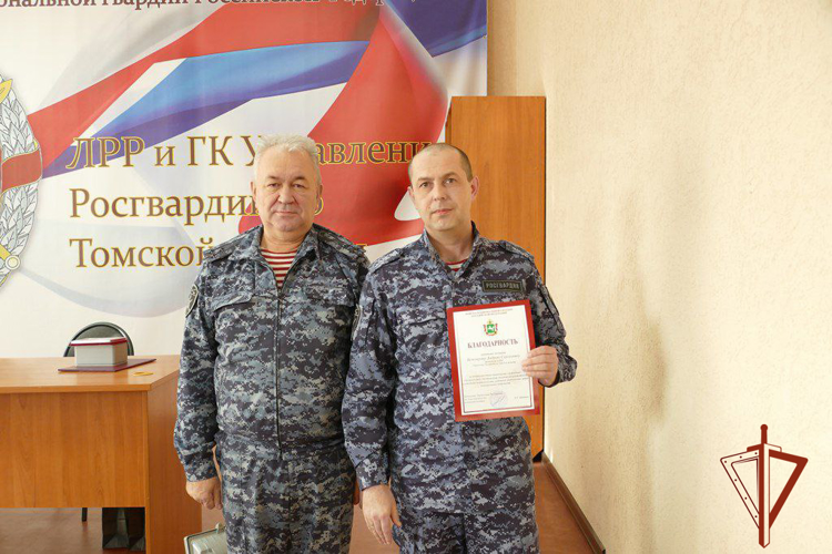 Личный состав подразделений лицензионно-разрешительной работы и государственного контроля Росгвардии чествовали в Томске