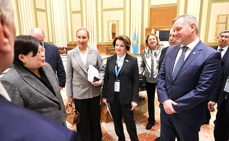 Делегация сенаторов по наблюдению за проведением референдума по принятию новой Конституции Казахстана приняла участие во встрече в Конституционном суде Республики Казахстан