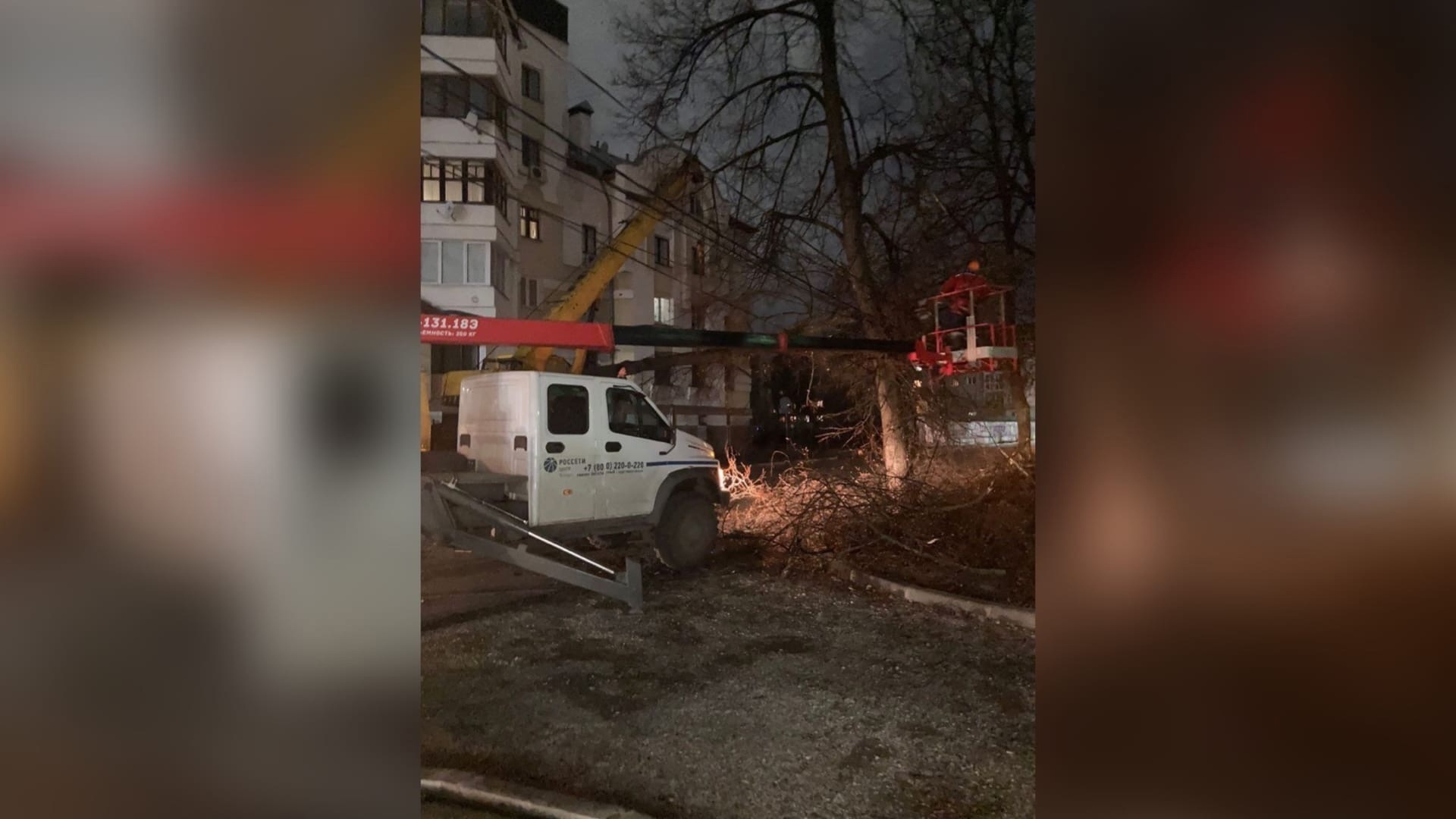 Сирена ночью в ярославле. Ураган в Ярославле. Шторм в городе. Буря в городе ночь.