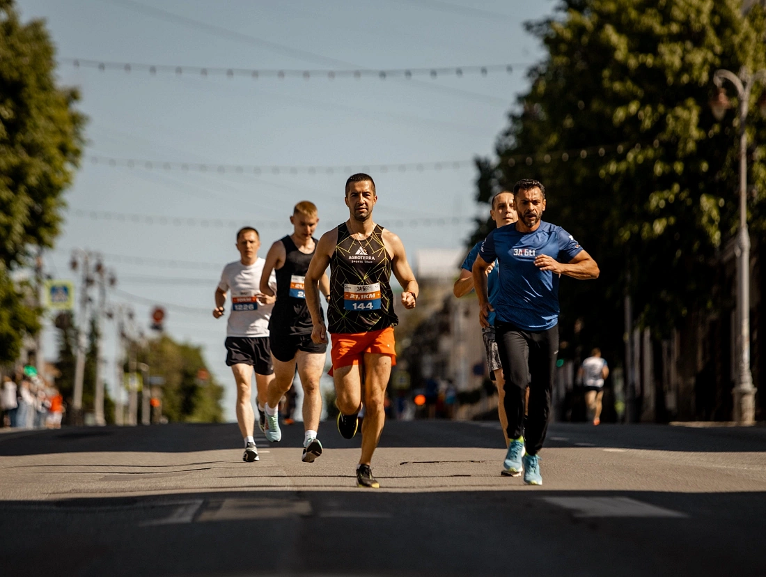 Russiarunning забеги 2024. Забег 2023. Забег фото. Run a Marathon. 2023 Забег роллеры.