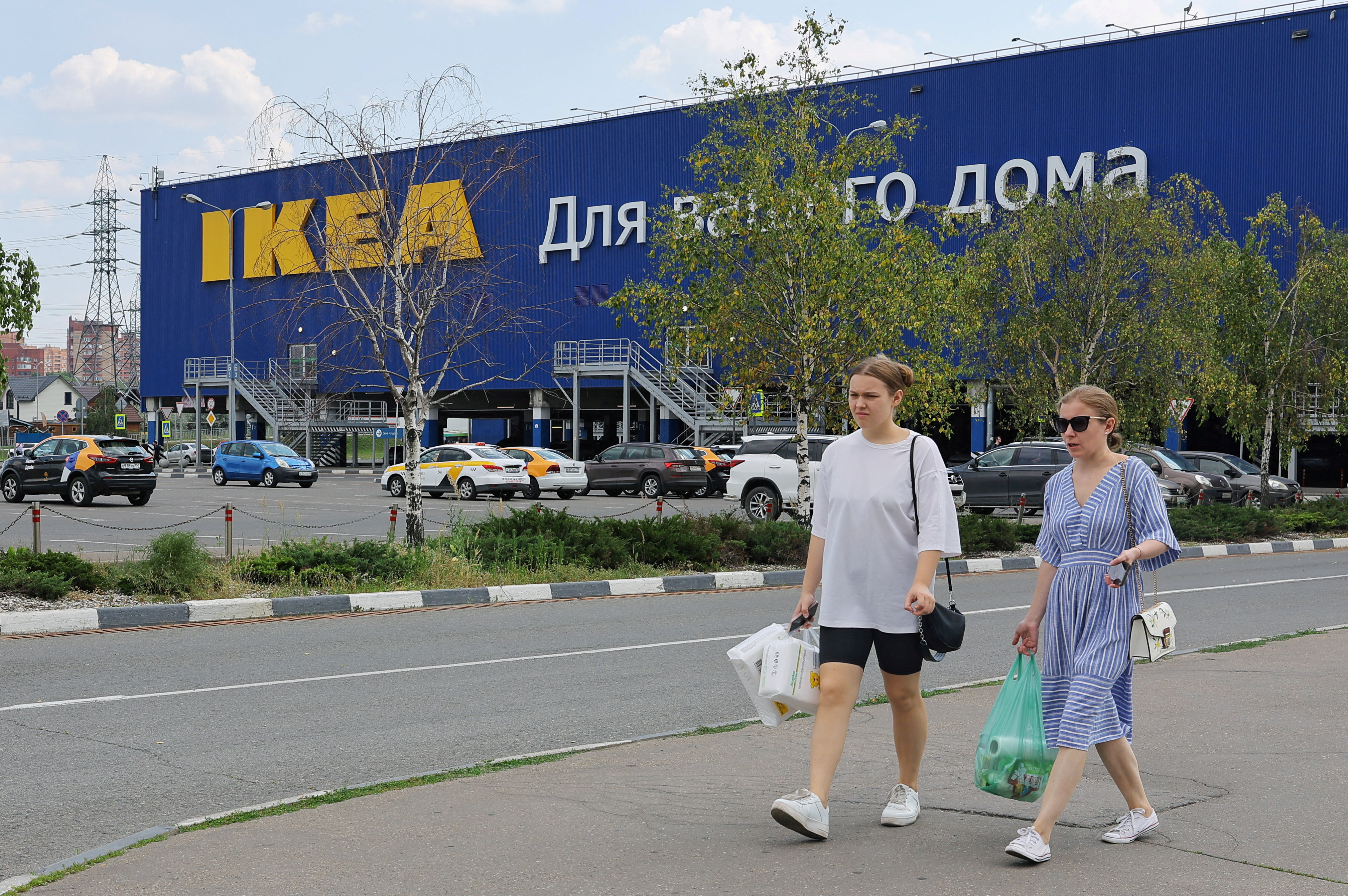 Икеа возвращается в россию 2022. Ikea в России. Ikea мега. Икеа возвращается в Россию. Икеа магазин.