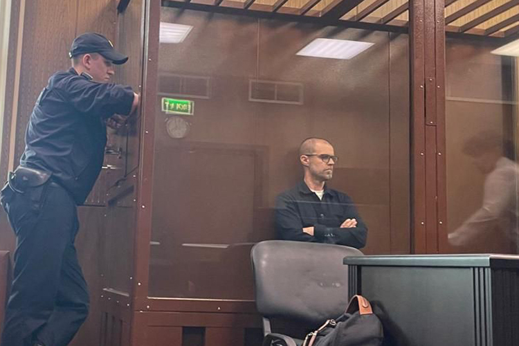 Тимуцу задержали 21 августа прошлого года. В тот же день ему предъявили обвинение по трем эпизодам ч.4 ст. 159.1 УК РФ