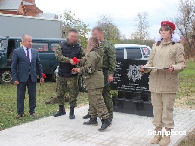 Шагнули в вечность. В Ровеньском округе открыли мемориальную доску героям-красноармейцам - Изображение 