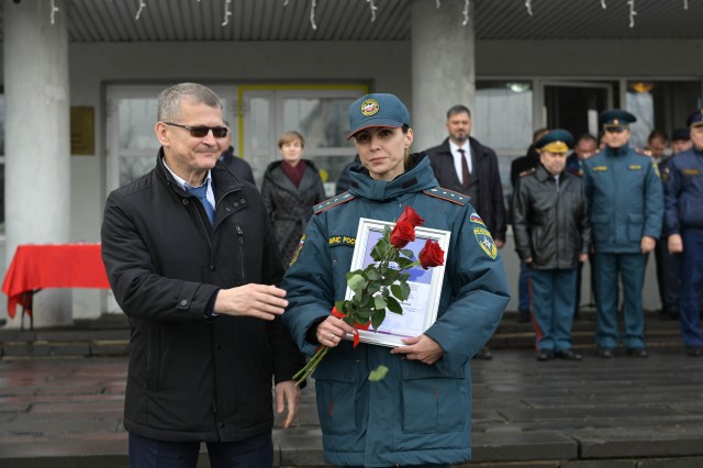 Петр Банников поздравил сотрудников Дзержинского пожарно-спасательного гарнизона с 95-летием