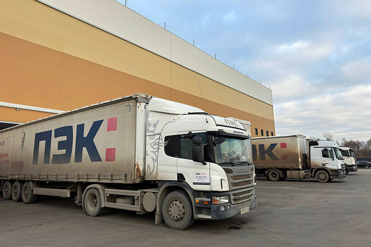 С 19 ноября логистическая компания ПЭК не выдает и не принимает грузы из-за «технического сбоя». Работа сервисов, включая сайт и мобильное приложение, временно ограничена