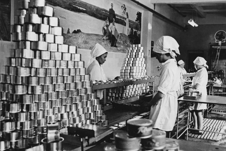 Коллапс, первый губернатор и достижения пищепрома: 13–19 декабря в истории Сургута