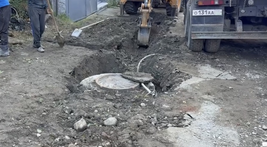 Канализирование, обновление коммуникаций, устройство дорожного полотна: на улице Вайнахская начались масштабные ремонтные работы