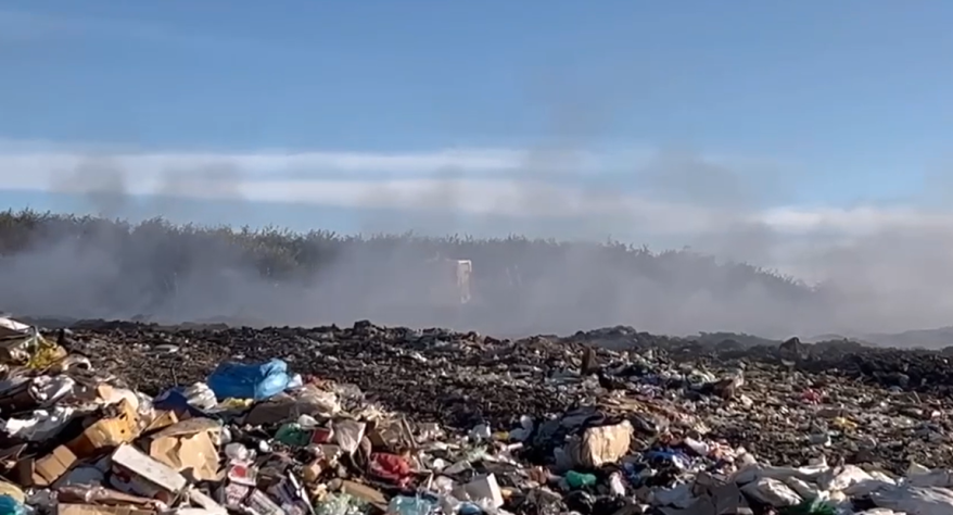 Крупный пожар на мусорном полигоне в Приморье тушат уже неделю