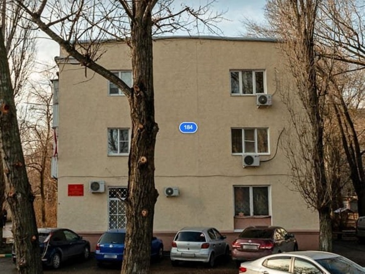 В подъезде жилого дома в Батайске произошло смещение плиты