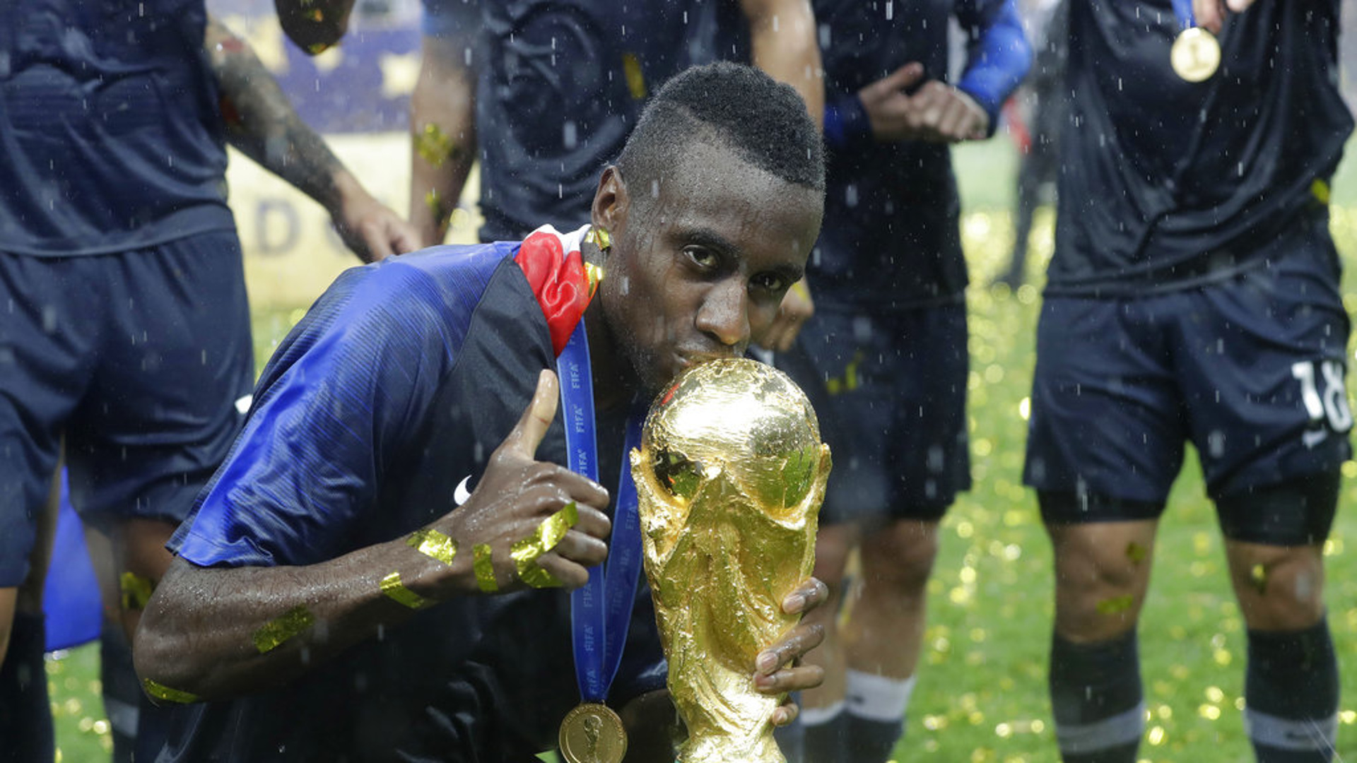 Чемпион мира в составе сборной Франции завершил карьеру