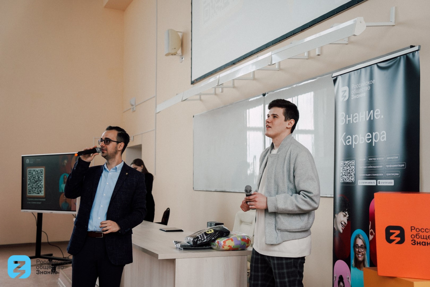 С днем сбербанка. Ассистент преподавателя сбер образование. Учитель в современном обществе. Сбербанк сотрудники. Учителя учителям сбербанк.