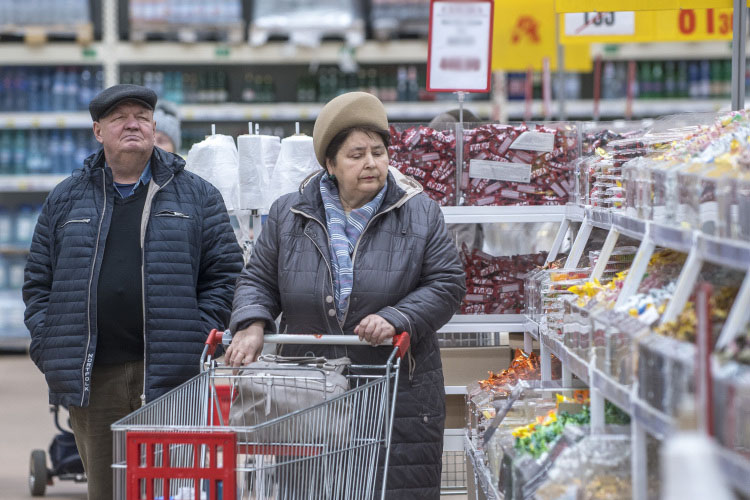 «В этом году россияне начали готовиться к новогодним праздникам заранее: в ноябре 2025 года покупатели заметно увеличили спрос на ряд товаров для новогоднего стола по сравнению с аналогичным периодом прошлого года»