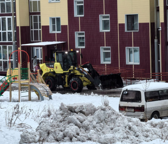 Губернатор оценил уборку снега в Елизовском округе лучше, чем в Петропавловске-Камчатском. Фото: администрация Елизовского округа