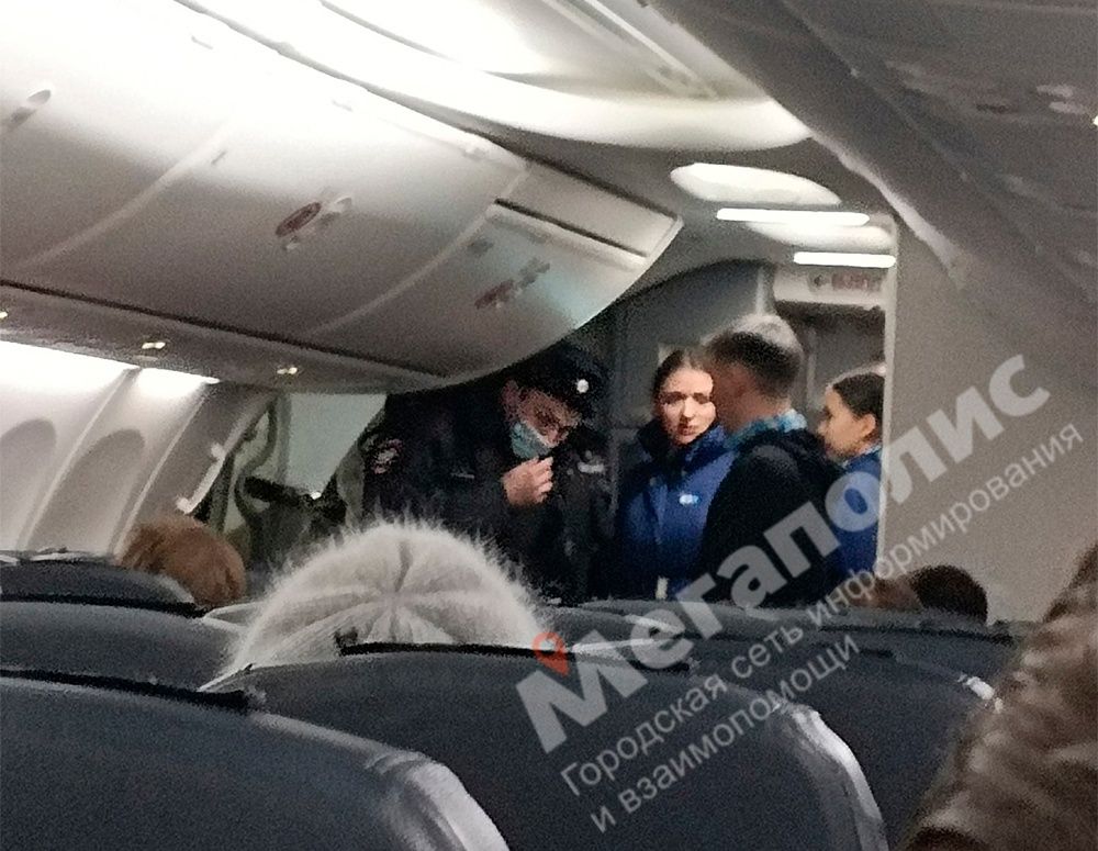 Вылет самолета. Салон самолета с пассажирами. Расписание самолетов москва калининград. Санкт-петербург доха маршрут полета. Самолет вылетает из санкт петербурга 9.