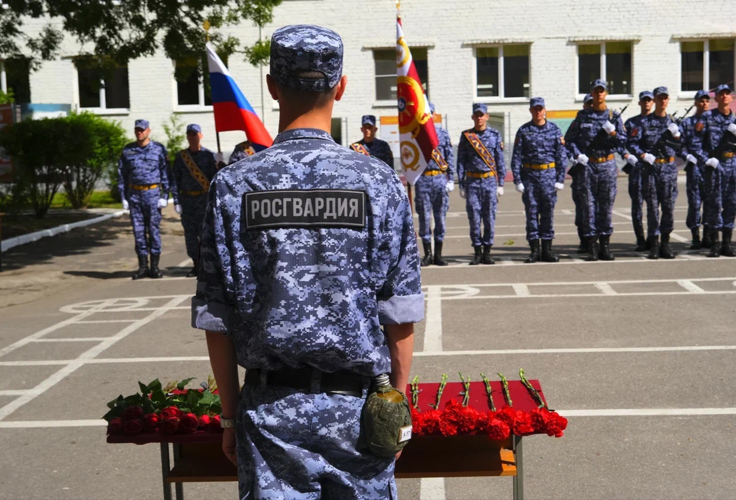 В специальном моторизованном полку Росгвардии открыли памятник воинам, павшим при исполнении воинского долга