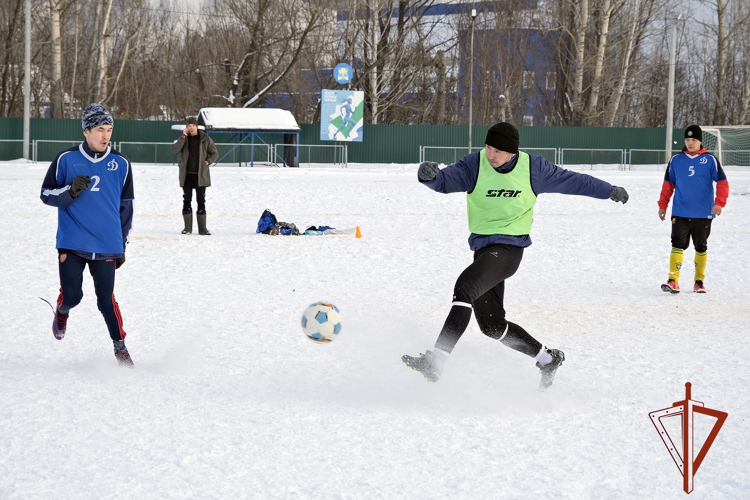 В Республике Алтай прошли соревнования по зимнему мини-футболу в честь Дня образования ОМОН «Шонкор»