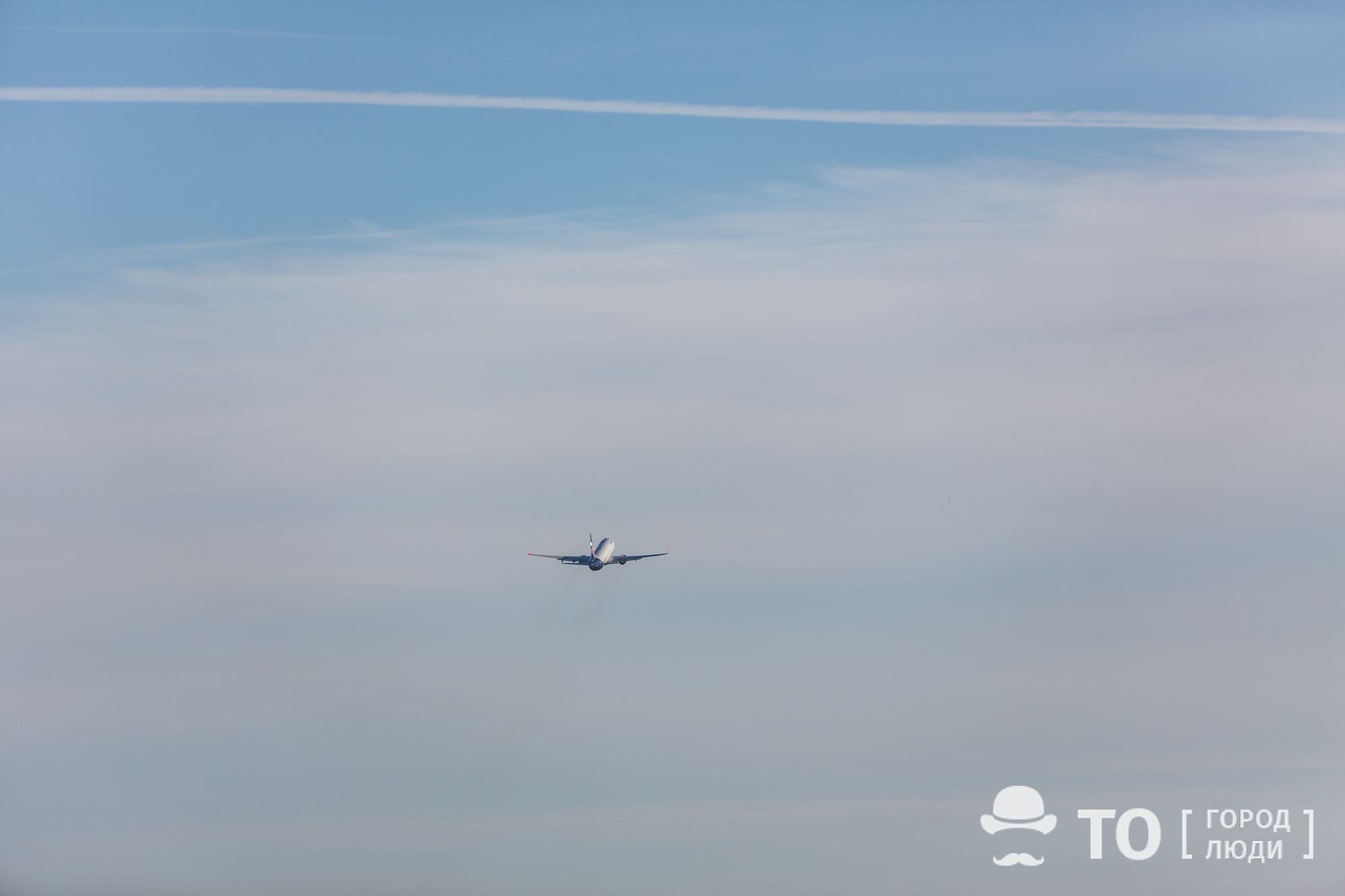 Самолет томск улан удэ. Самолеты Томск туман. Товарный российский самолет. Сибирь туман. Туман в Москве.