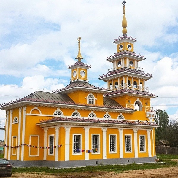 Астрахань Хошеутовский хурул буддийский храм. Калмыцкий хурул в селе речное. Село речное Астраханская область хурул буддийский. Буддийский храм в Астрахани.