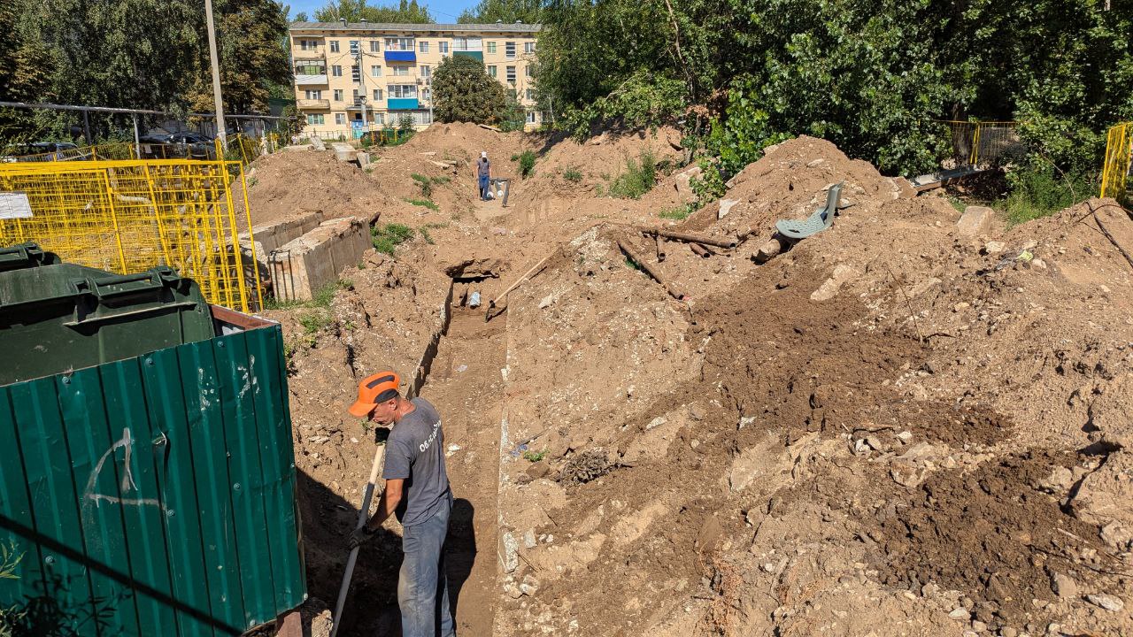 Сергей Барулин вместе с министром строительства и ЖКХ области Михаилом Бутылкиным осмотрел работы, которые выполняются в рамках концессионного соглашения