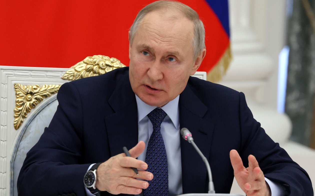Путин призвал уходить от формального деления компаний на военные и гражданские