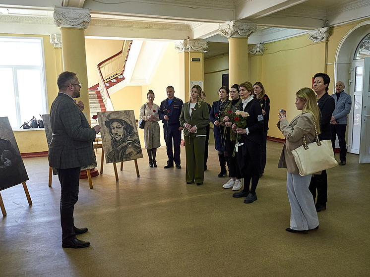 В Твери открылась выставка «Уголь Земли Русской», посвященная участникам СВО