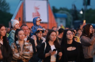 Алексей Текслер поздравил южноуральцев с юбилеем Великой Победы на праздничном концерте