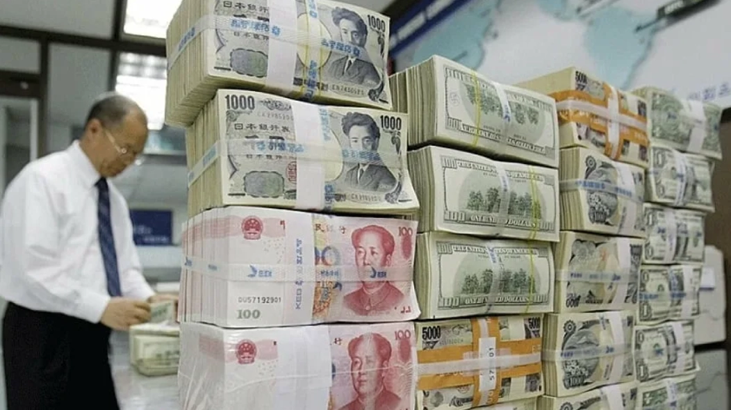 Иностранный банковский капитал. Китайская валюта. Большие капиталы. Вклад в юанях. Триллионы юаней.