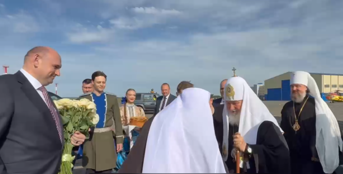 В Оренбург прилетел патриарх всея Руси Кирилл, фото: скрин видео Евгения Солнцева