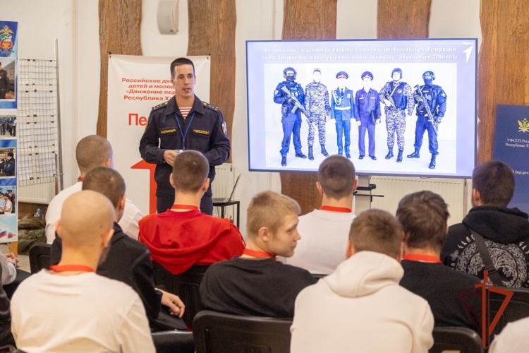 В Хакасии росгвардейцы презентовали свои профессии на профориентационном мероприятии 