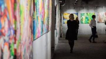 Волонтеры в искусстве: уникальный опыт студентов на выставке в ArtMaison