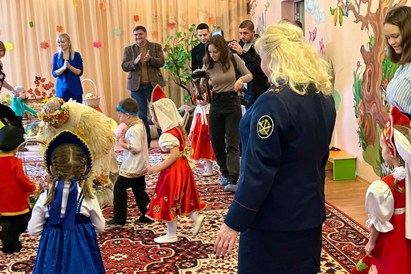 Руководство и личный состав ГУФСИН России по ДНР поздравили Республиканский специализированный дом ребенка с 60-летием