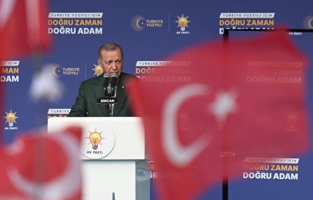 Президент Турции Реджеп Тайип Эрдоган выступает на предвыборном митинге в Синджане
